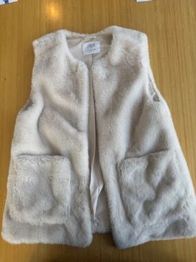 ZARA Faux Fur Vest Girls 11 12 Off White Open Pockets Cozy Very Plush
